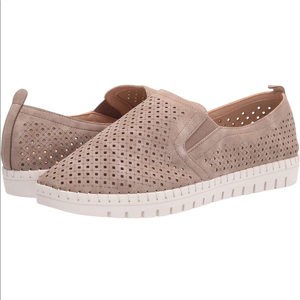NWOB Easy Street Comfort Wave Sneakers